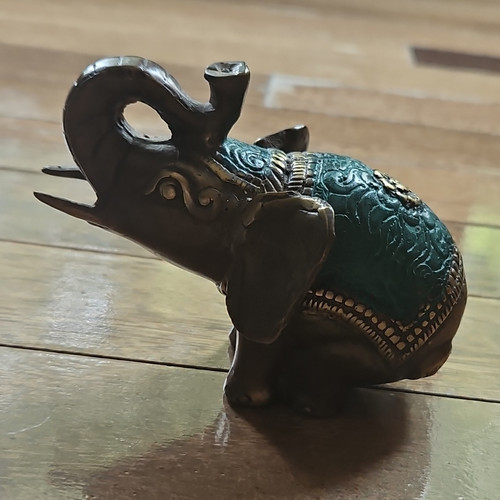 Metal elephant figurine small - elephant,